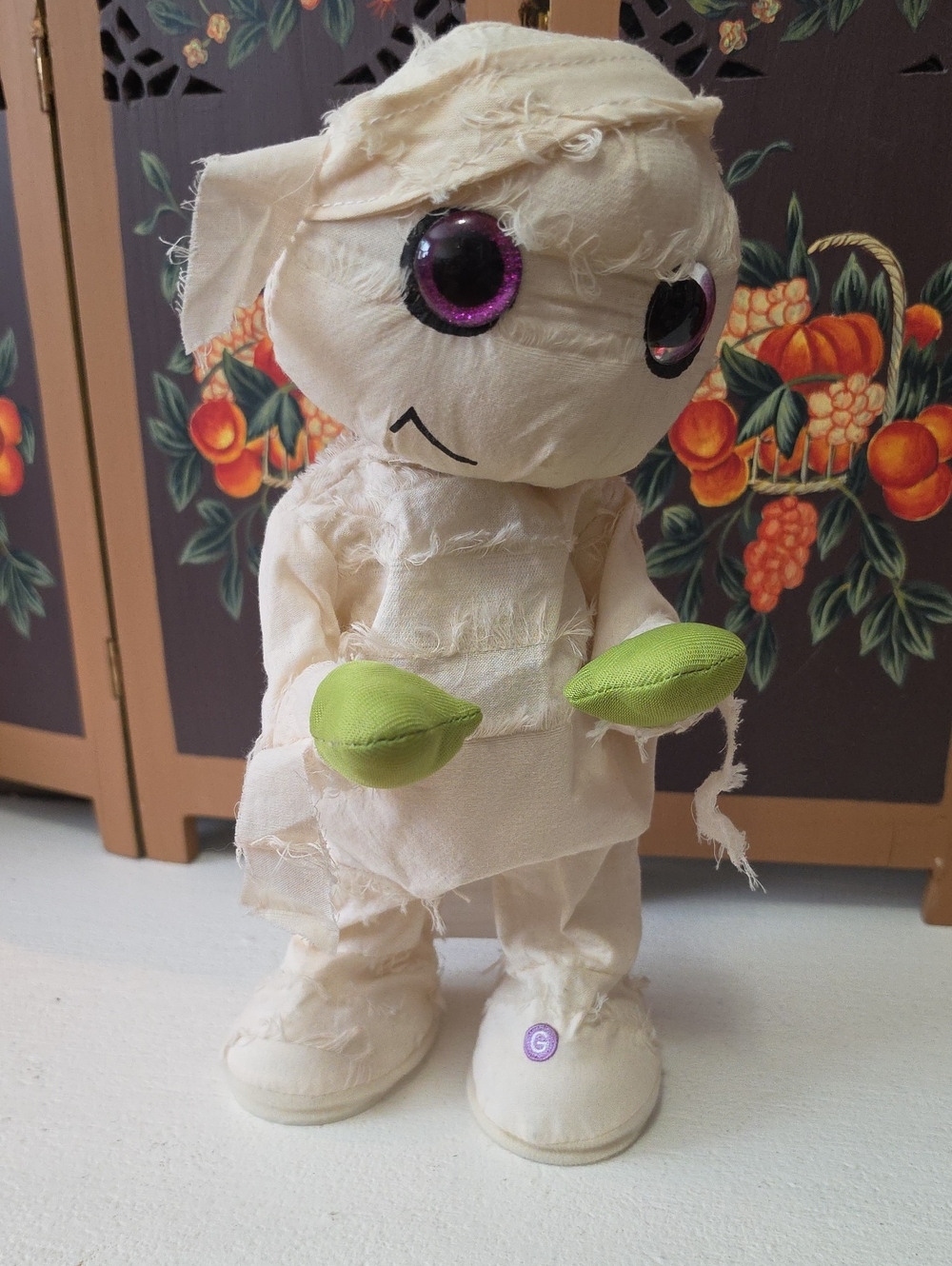 Vtg Mummy Toy with Green Hands - Animated Soft White Toy Triller Halloween Gemmy